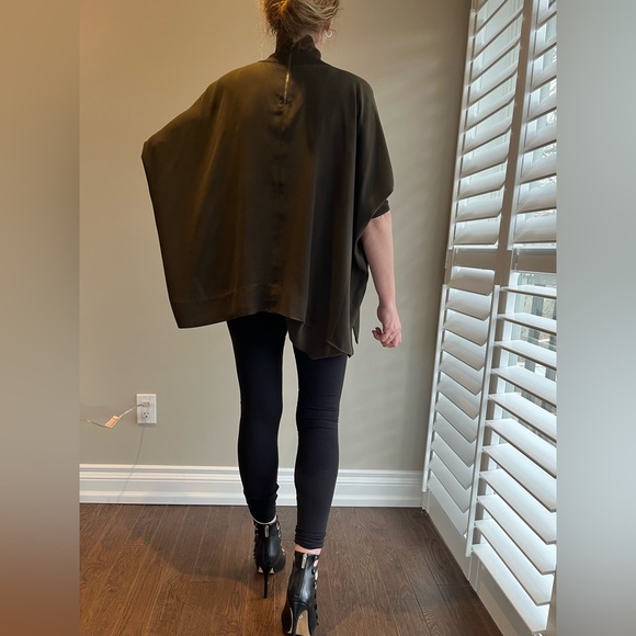 Aritzia Hamish Dolmon Olive Green
Babaton Top EUC - Picture 4 of 10